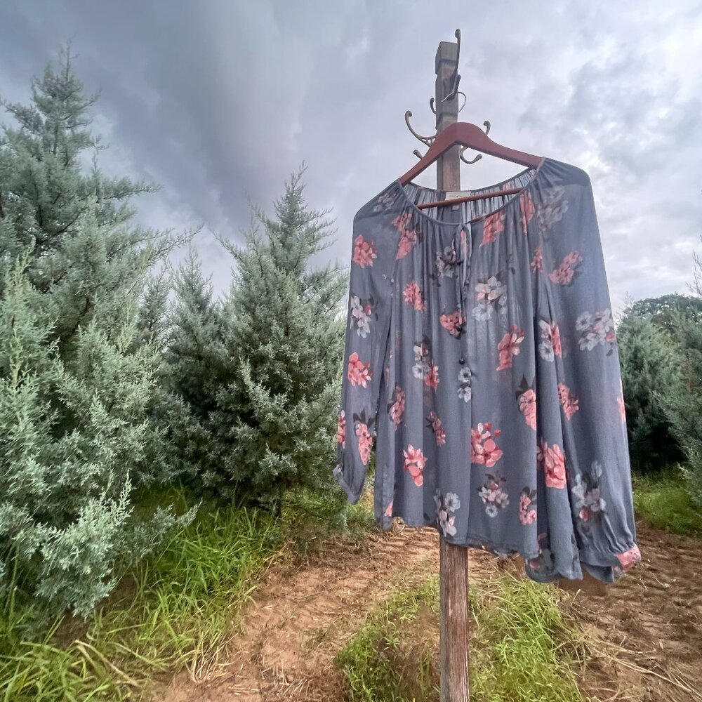 Women's Small Lucky Brand Grey Floral Long Sleeve Blouse